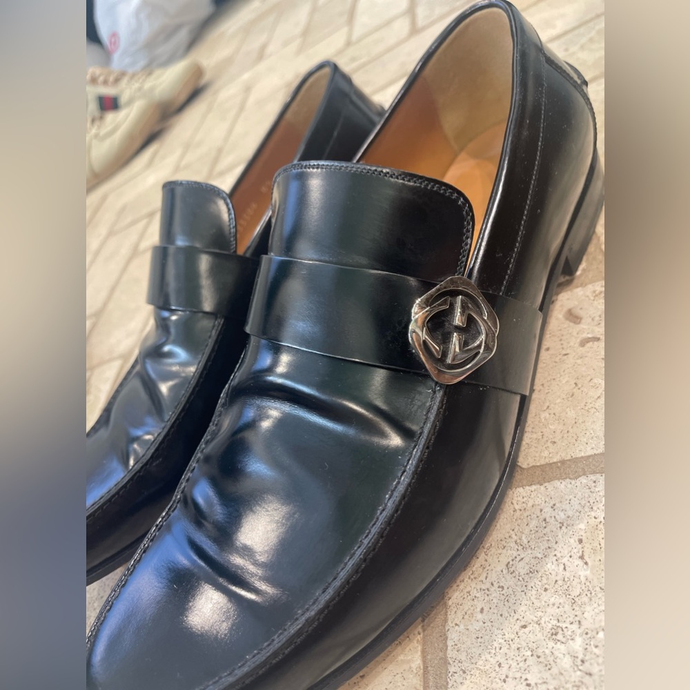 LIKE NEW Black Gucci Shoes